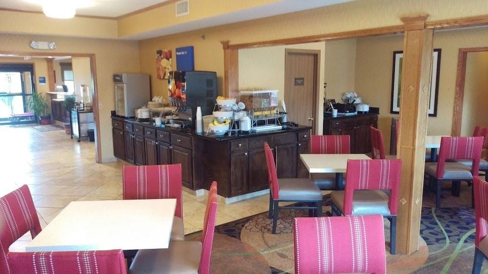 Comfort Inn Huntington Near University Экстерьер фото
