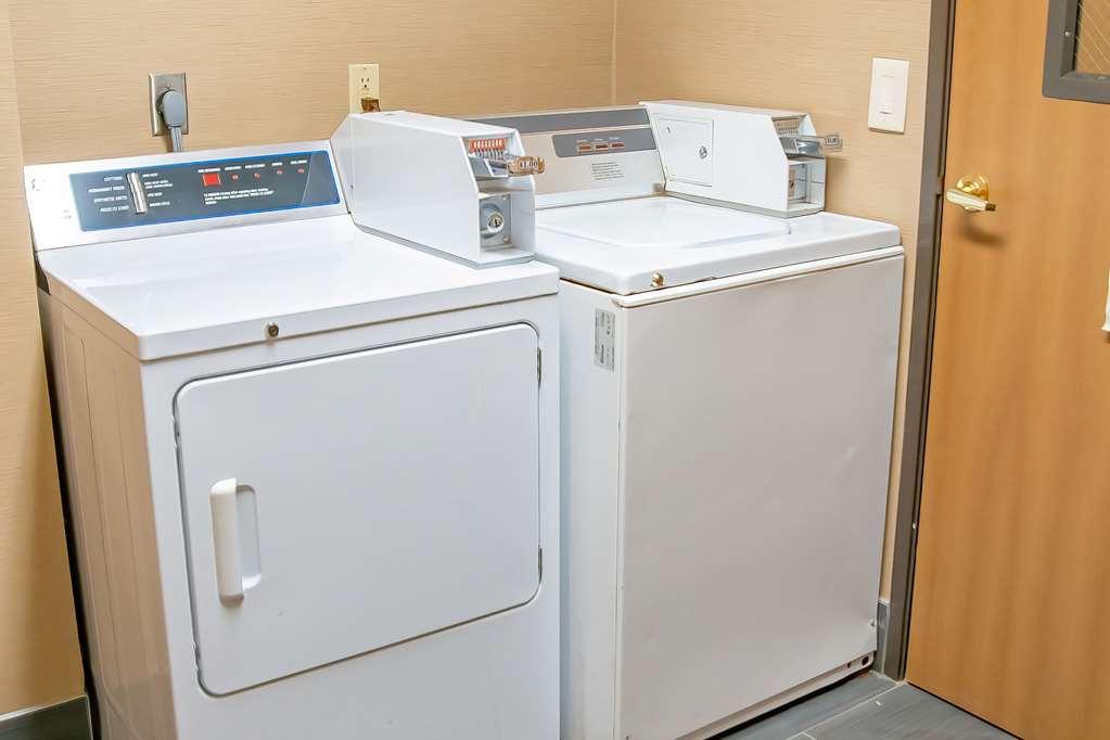 Comfort Inn Huntington Near University Удобства фото