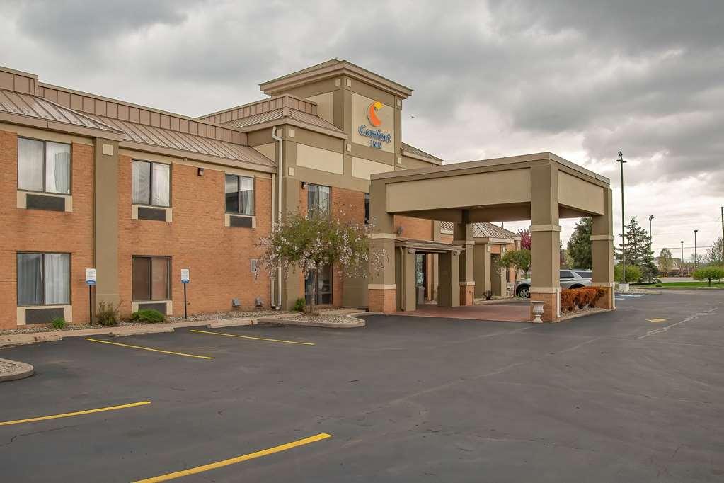 Comfort Inn Huntington Near University Экстерьер фото