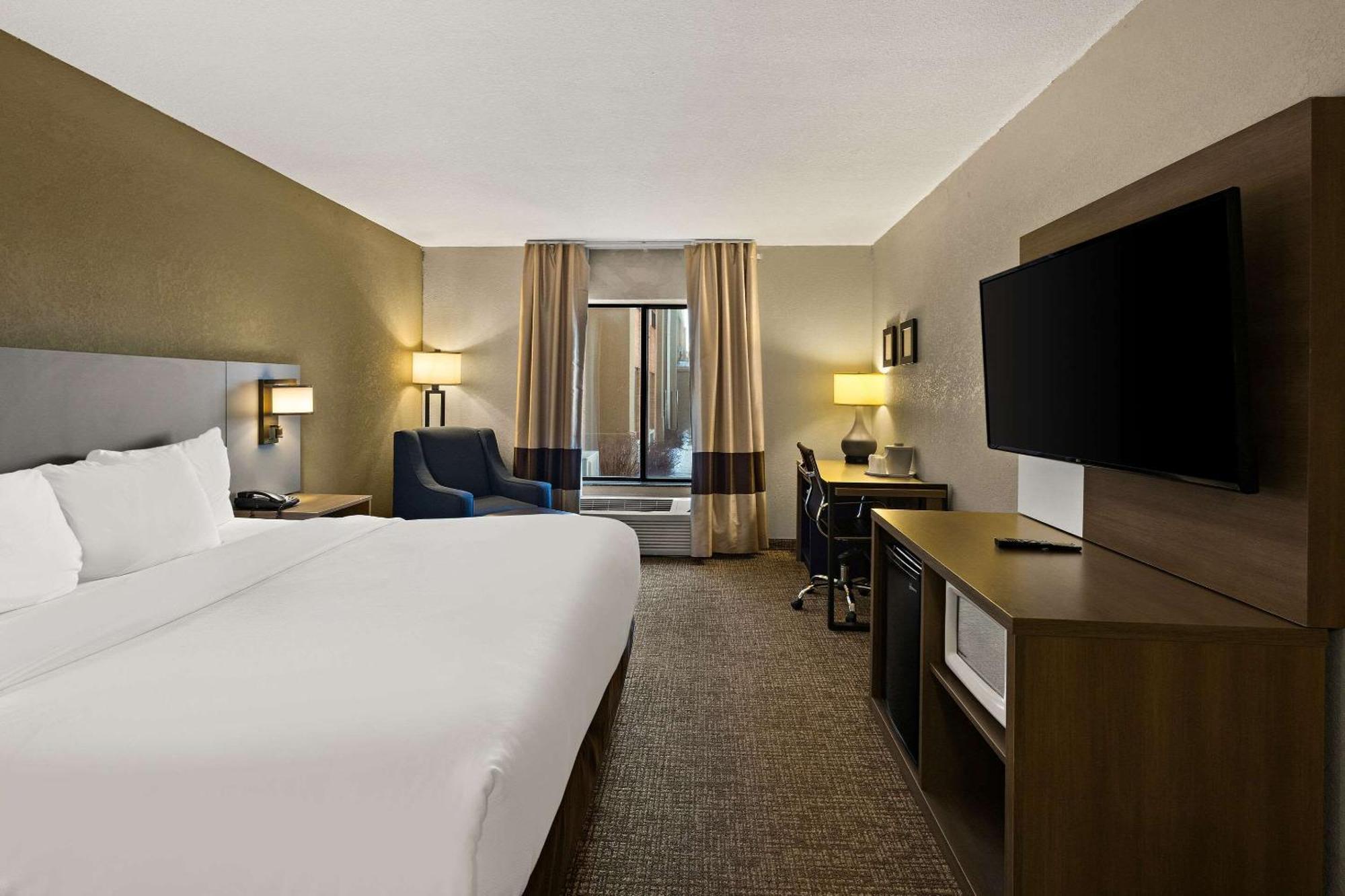Comfort Inn Huntington Near University Экстерьер фото