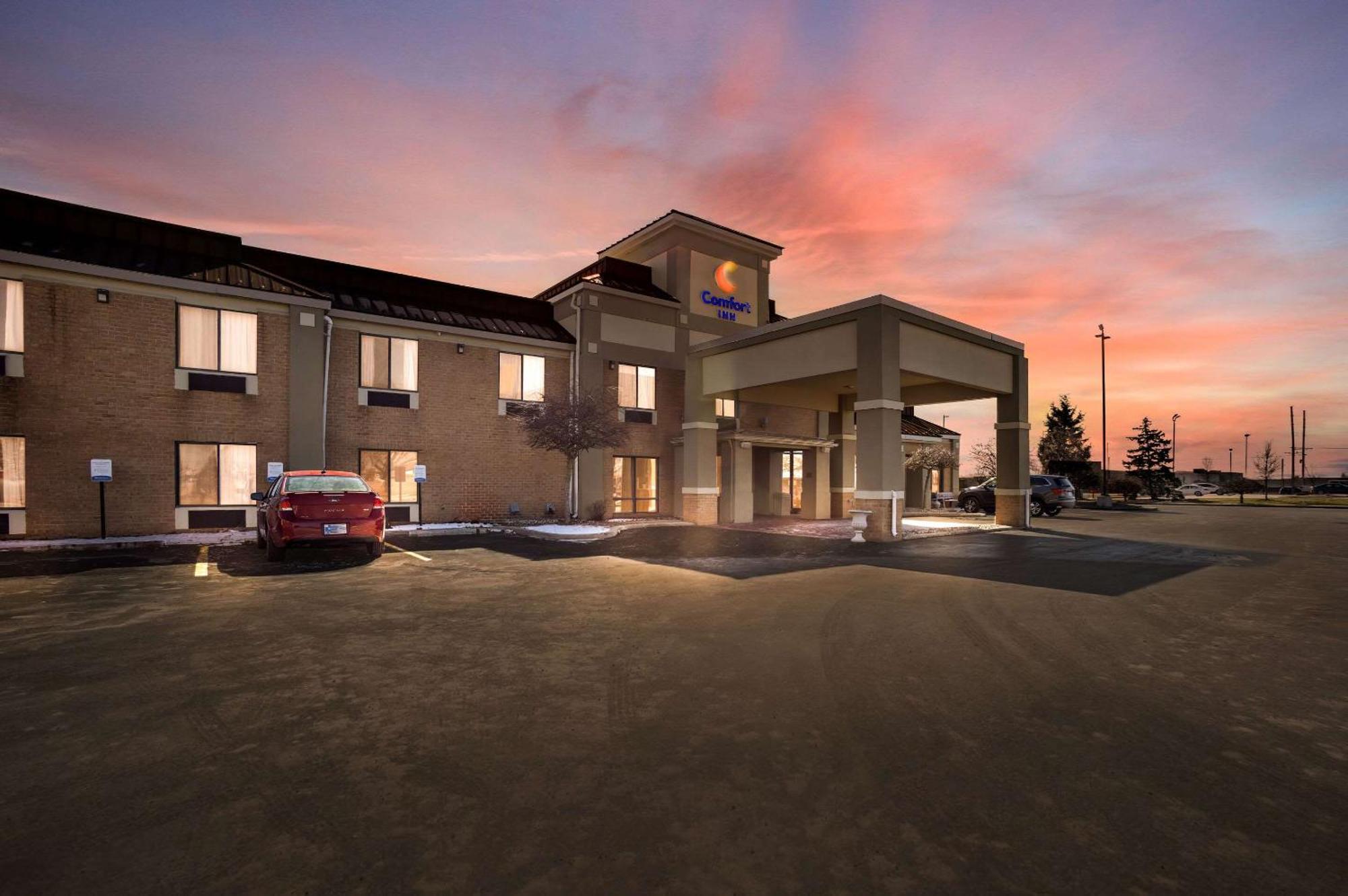 Comfort Inn Huntington Near University Экстерьер фото