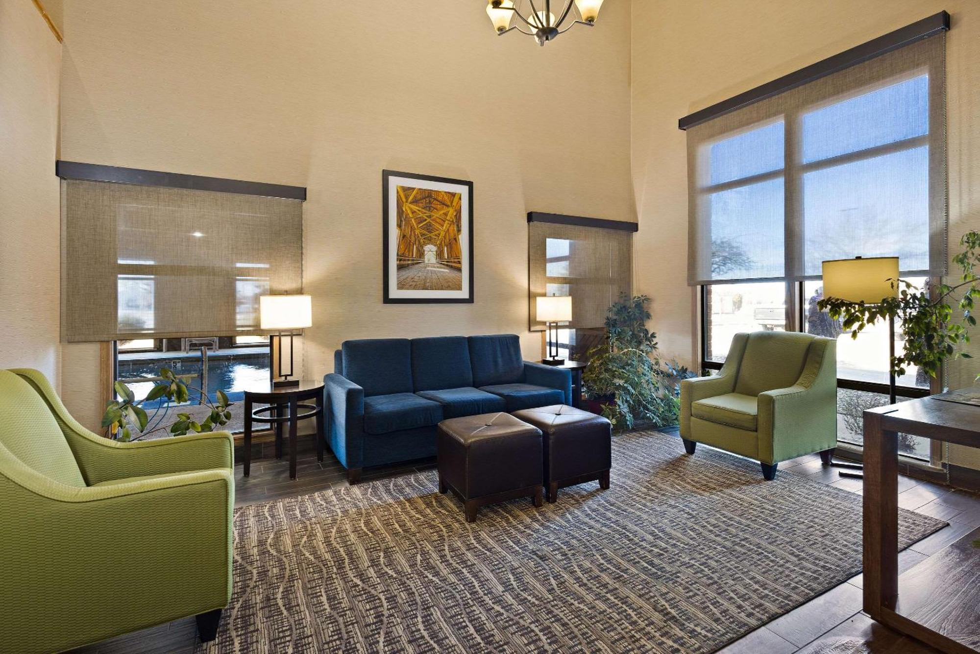 Comfort Inn Huntington Near University Экстерьер фото