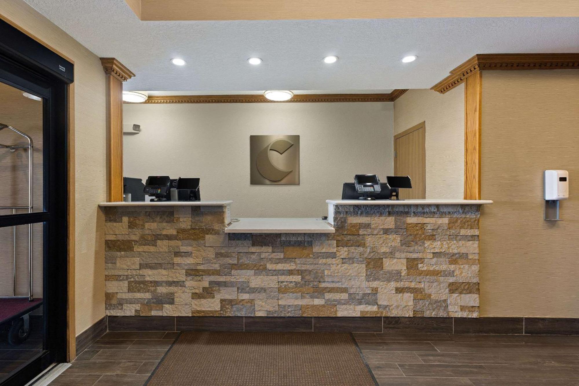 Comfort Inn Huntington Near University Экстерьер фото