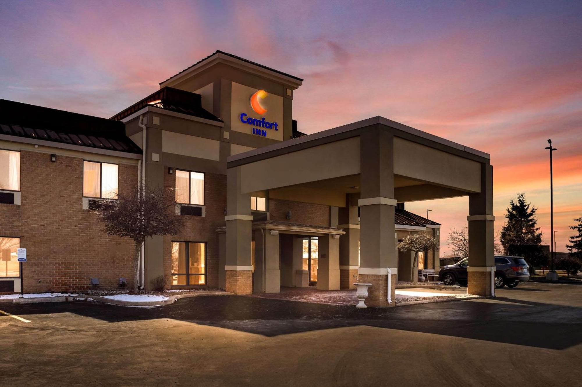 Comfort Inn Huntington Near University Экстерьер фото