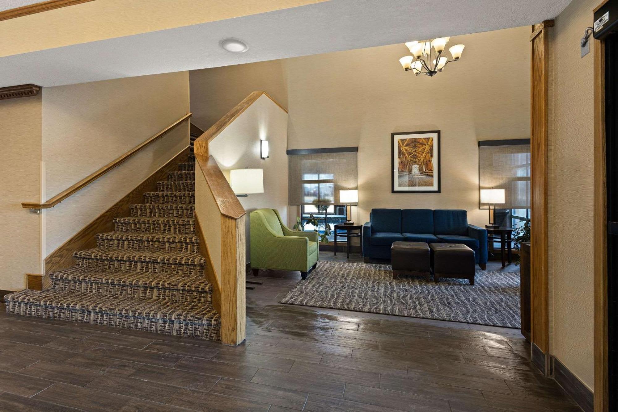Comfort Inn Huntington Near University Экстерьер фото