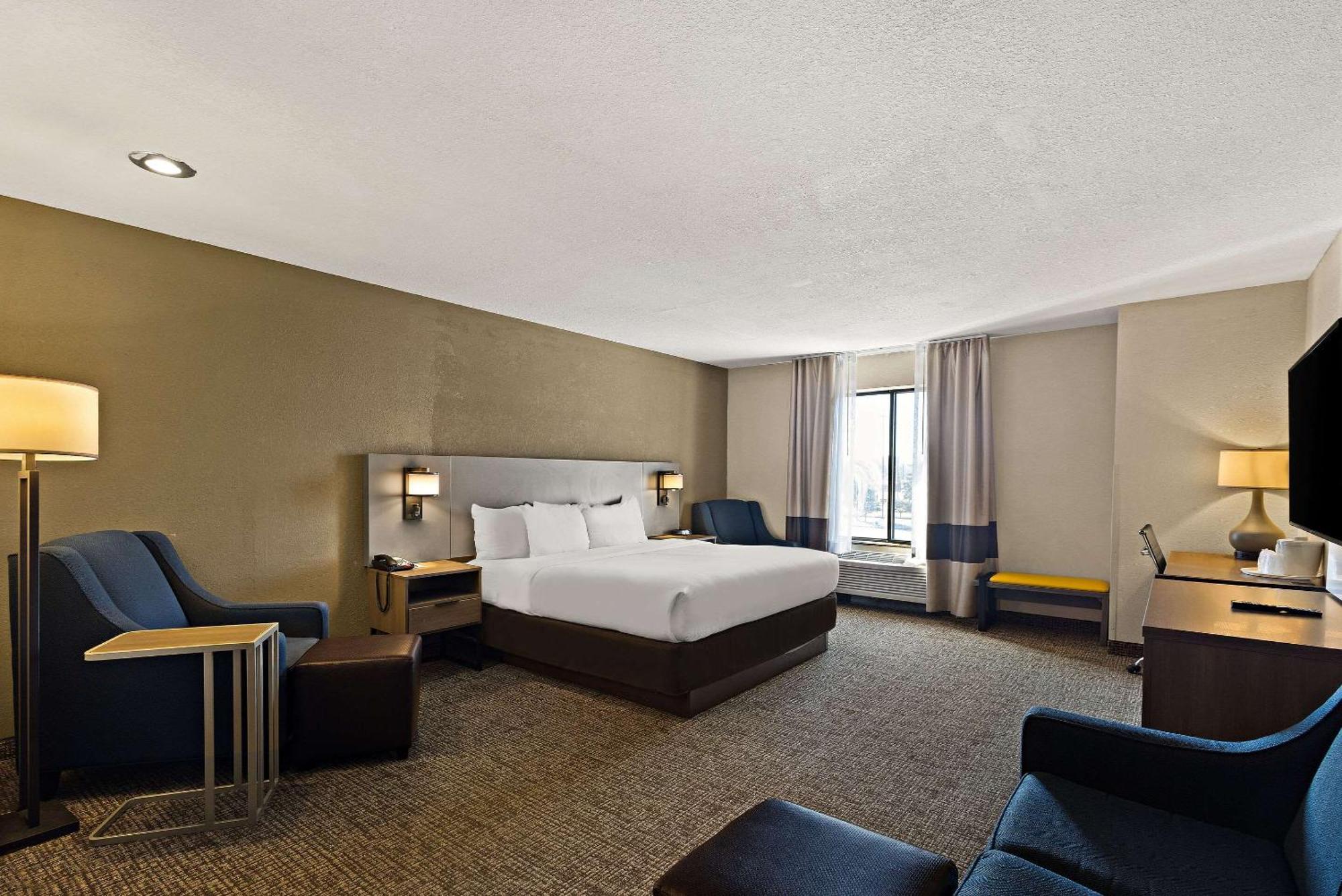 Comfort Inn Huntington Near University Экстерьер фото
