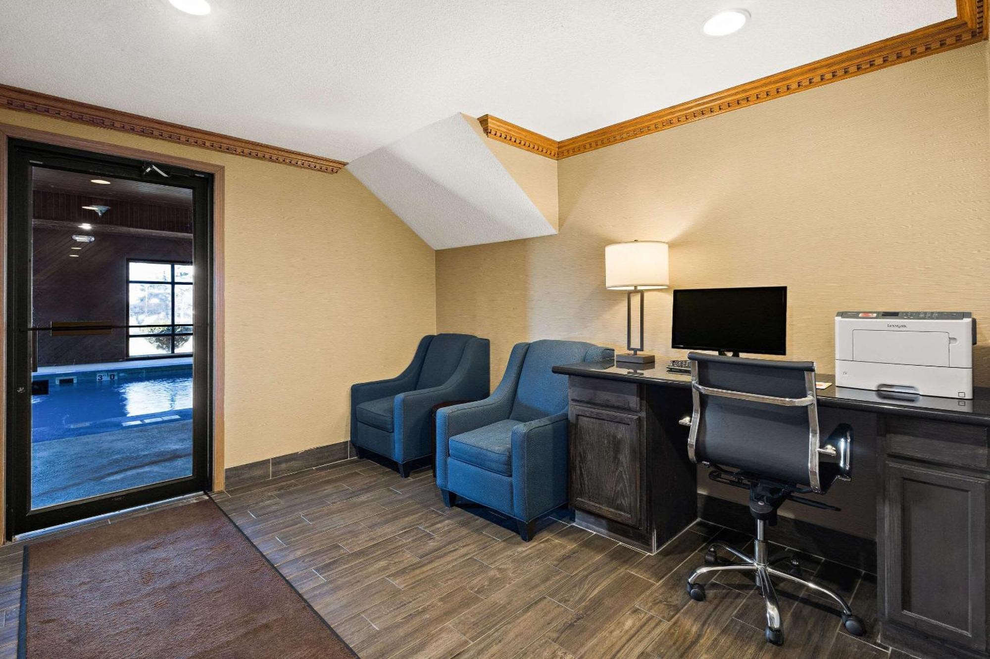 Comfort Inn Huntington Near University Экстерьер фото