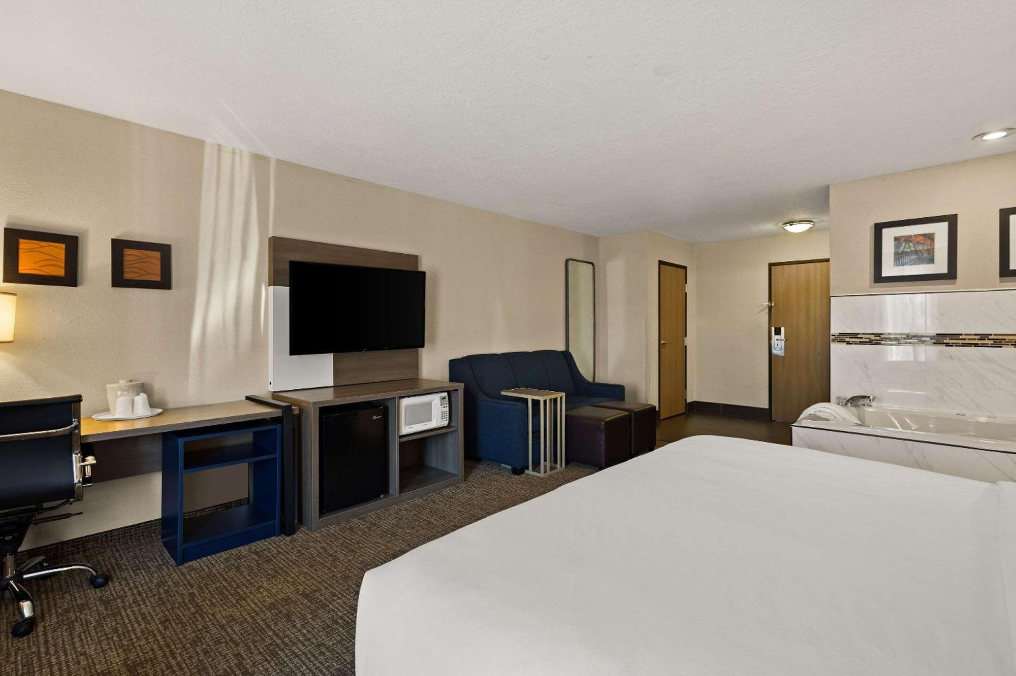Comfort Inn Huntington Near University Экстерьер фото