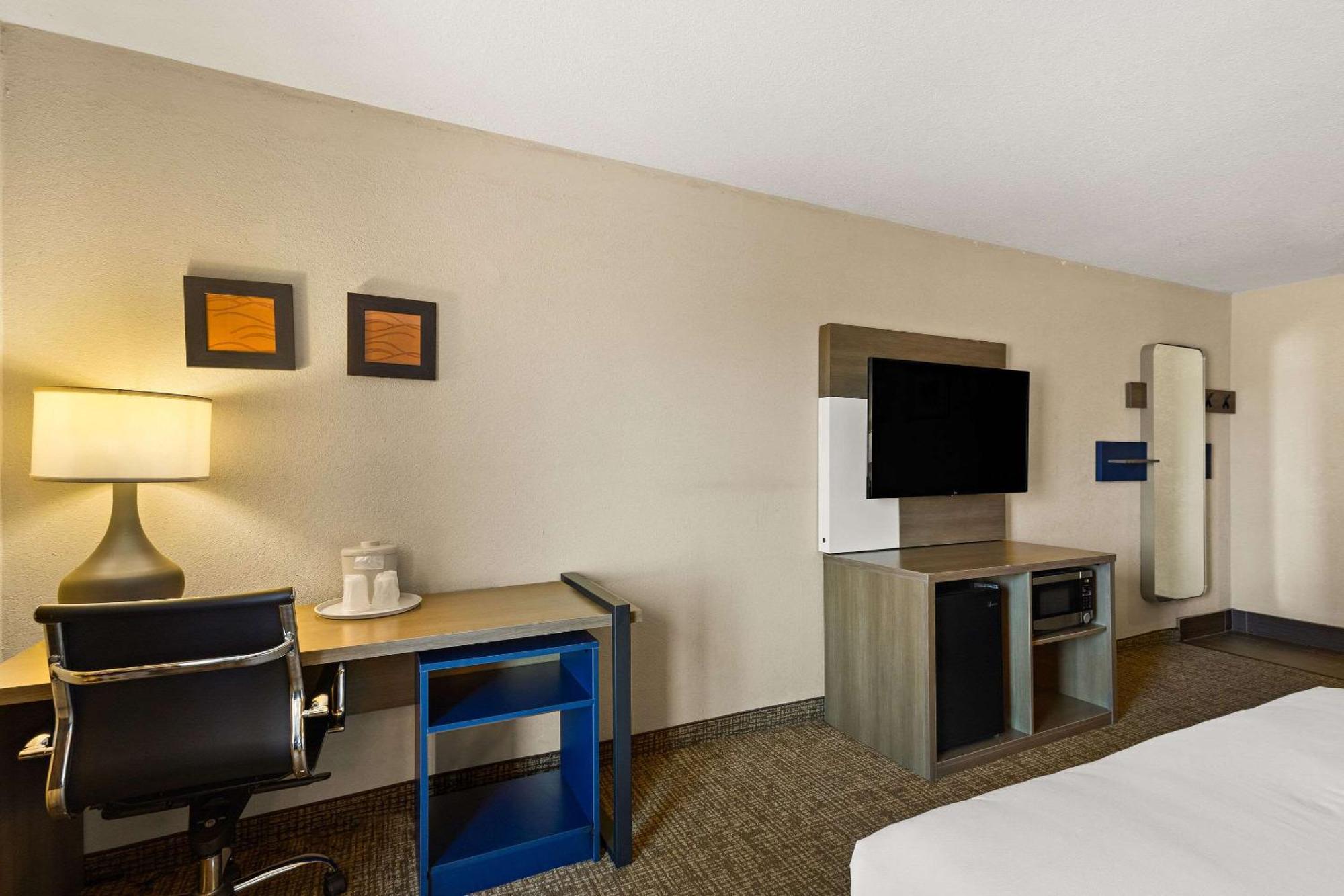 Comfort Inn Huntington Near University Экстерьер фото