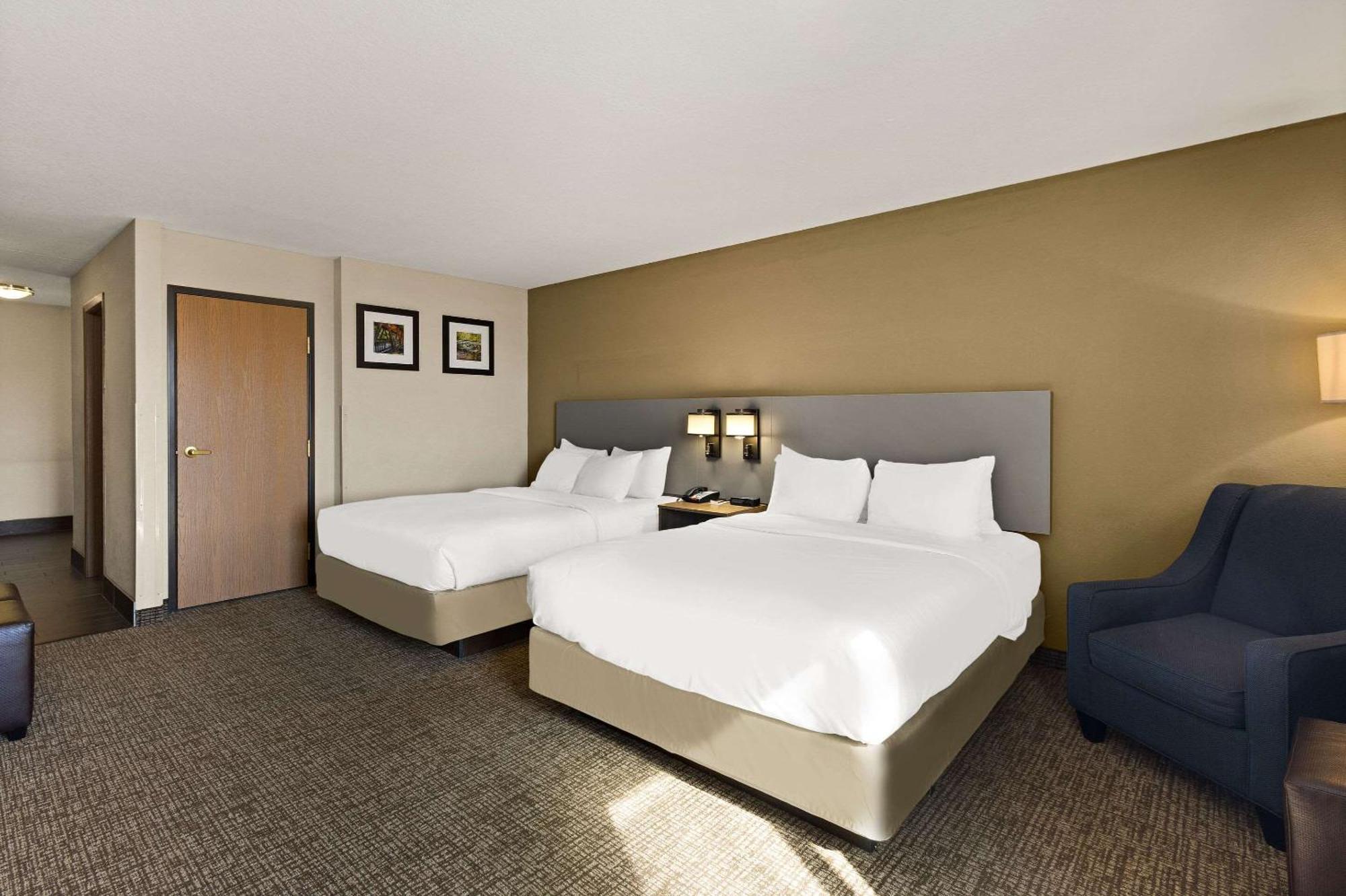 Comfort Inn Huntington Near University Экстерьер фото