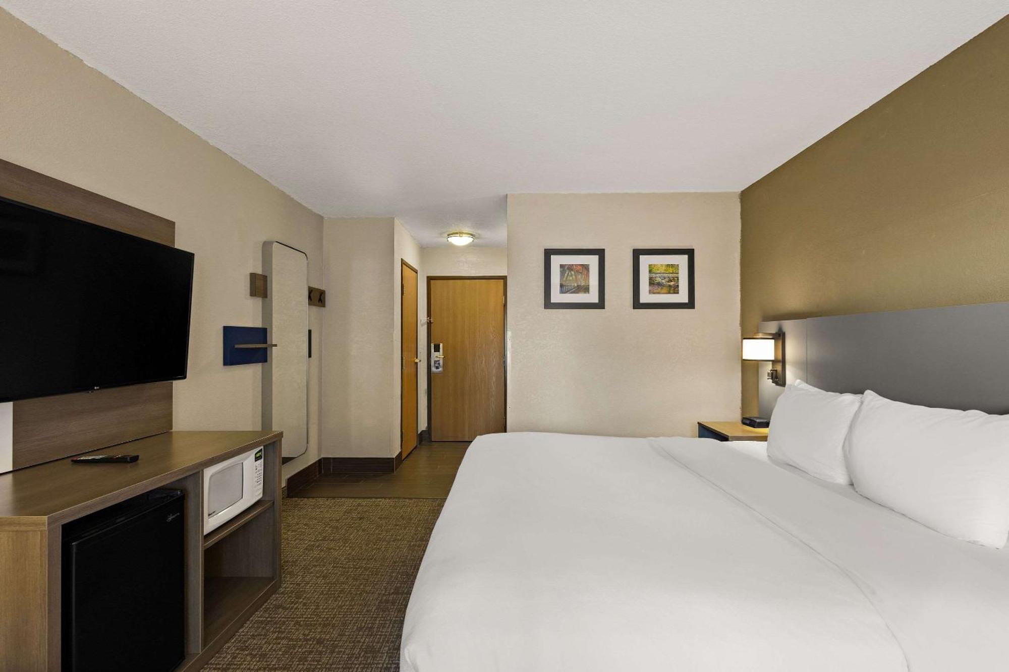 Comfort Inn Huntington Near University Экстерьер фото