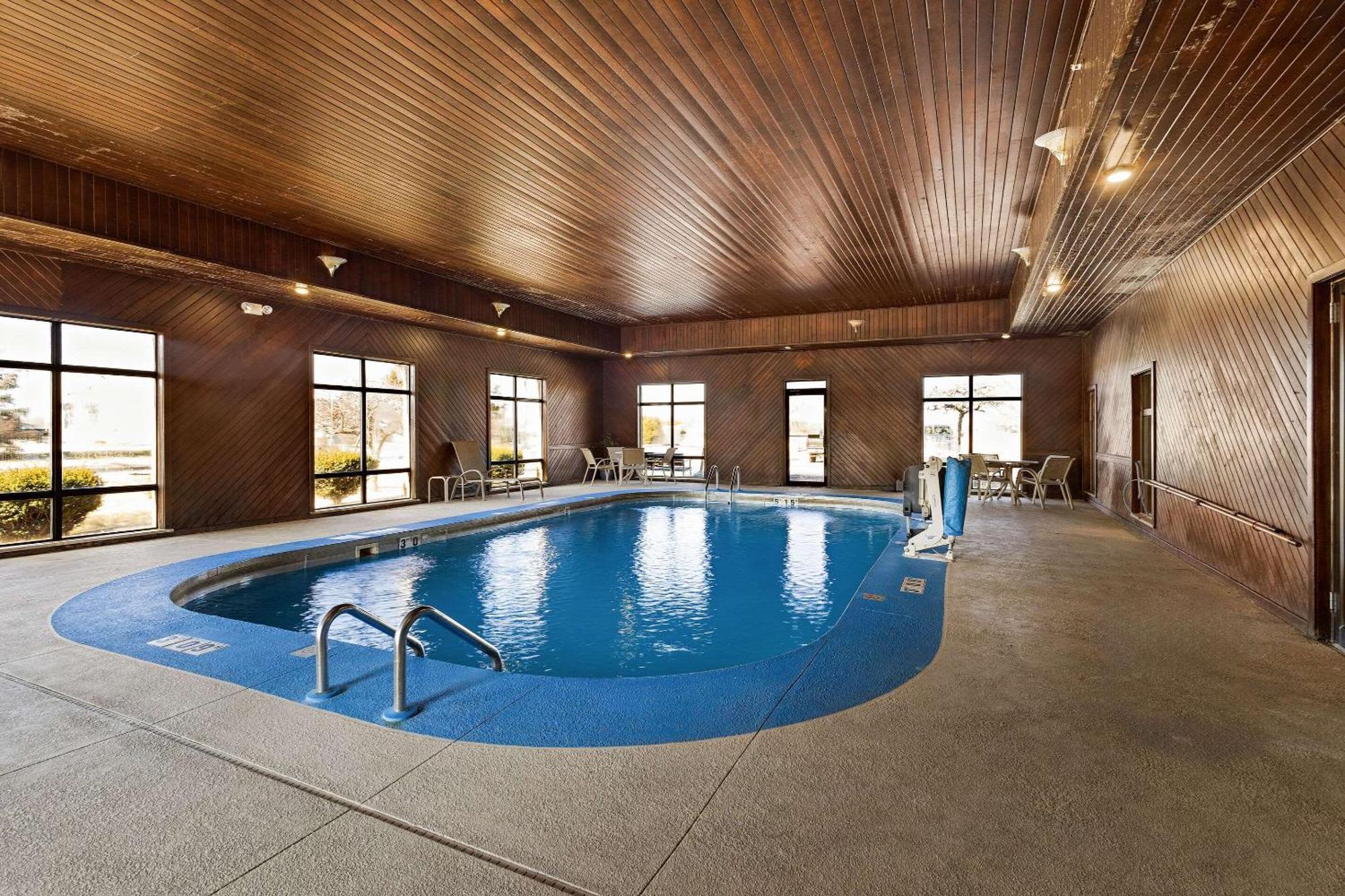 Comfort Inn Huntington Near University Экстерьер фото
